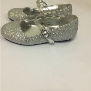 Flowers by Nina Silver dress shoes size 11 toddler